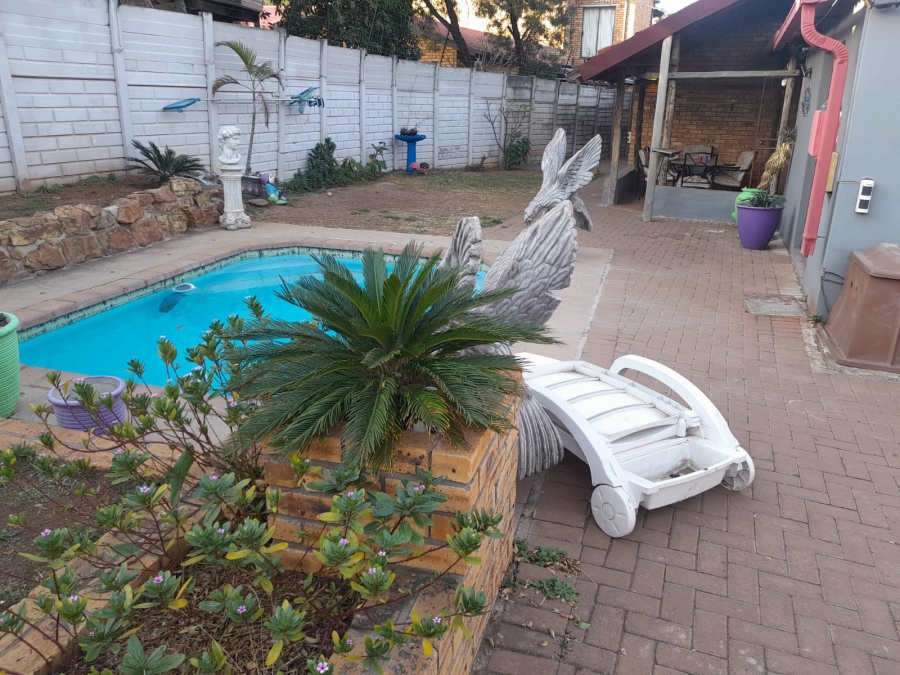 3 Bedroom Property for Sale in Geelhoutpark North West